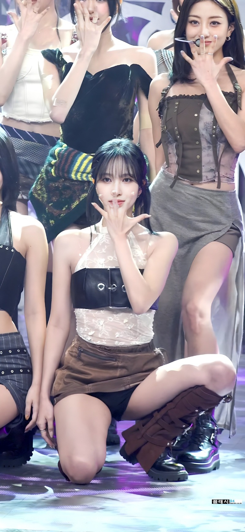 GtF94J4bQAApqky.jpg