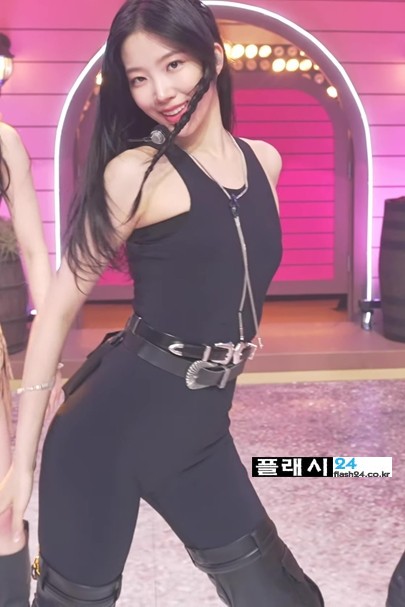 F6557_12 르세라핌 카즈하.jpg