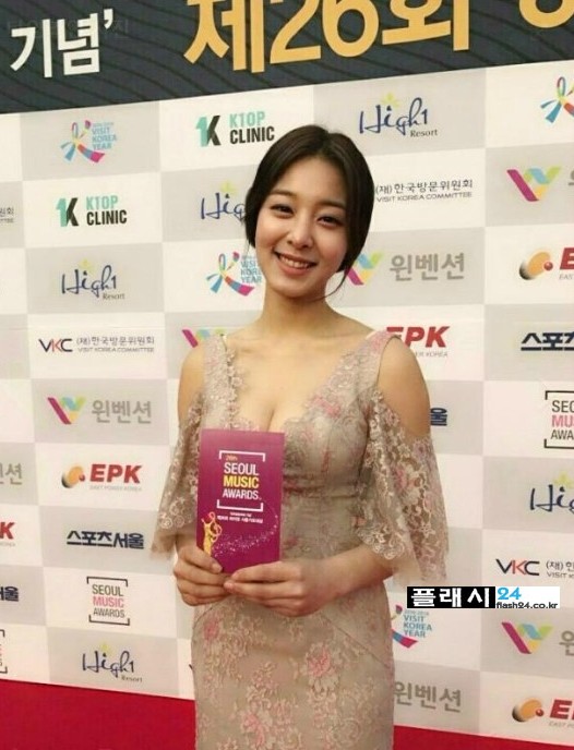 글레머스한 여배우 설인아