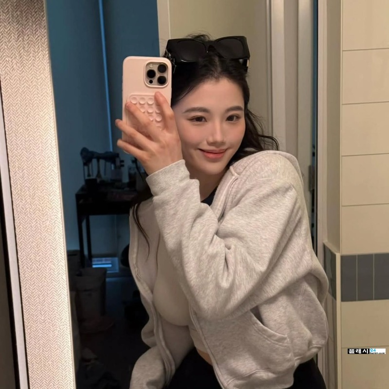 고윤정 닮은 거울 셀카녀