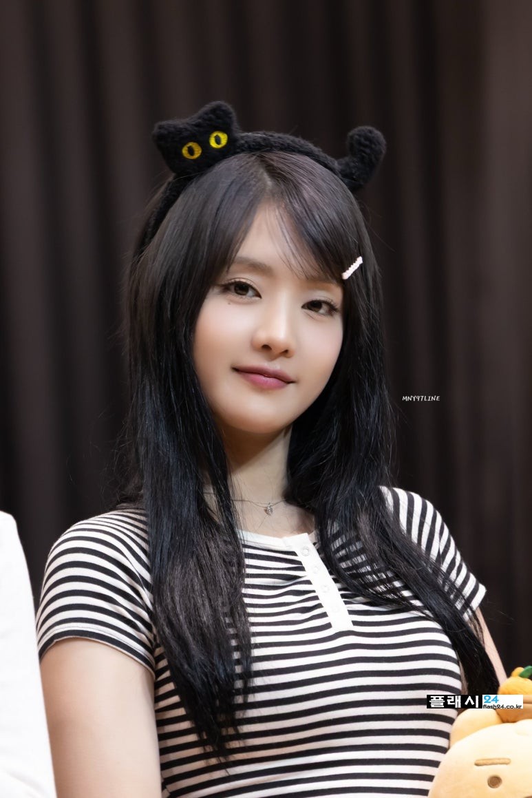 250611-Minnie-at-everline-Fansign-7.jpg