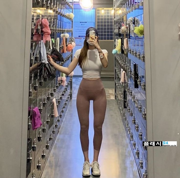 헬스장 락커룸 누나의 위엄