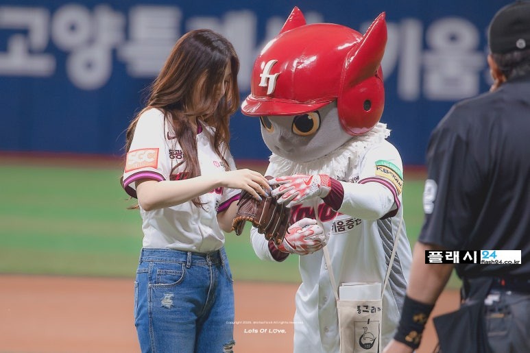 시구하는 레드벨벳 조이 청바지 핏