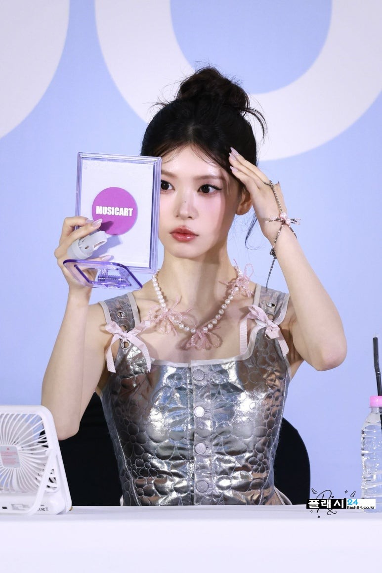 250624-Moka-MA-Fansign-4.jpg