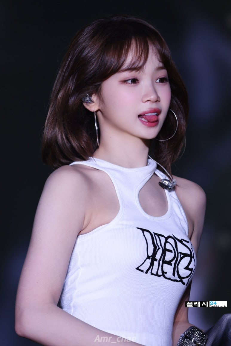 #김채원 #르세라핌 타이트한 민소매