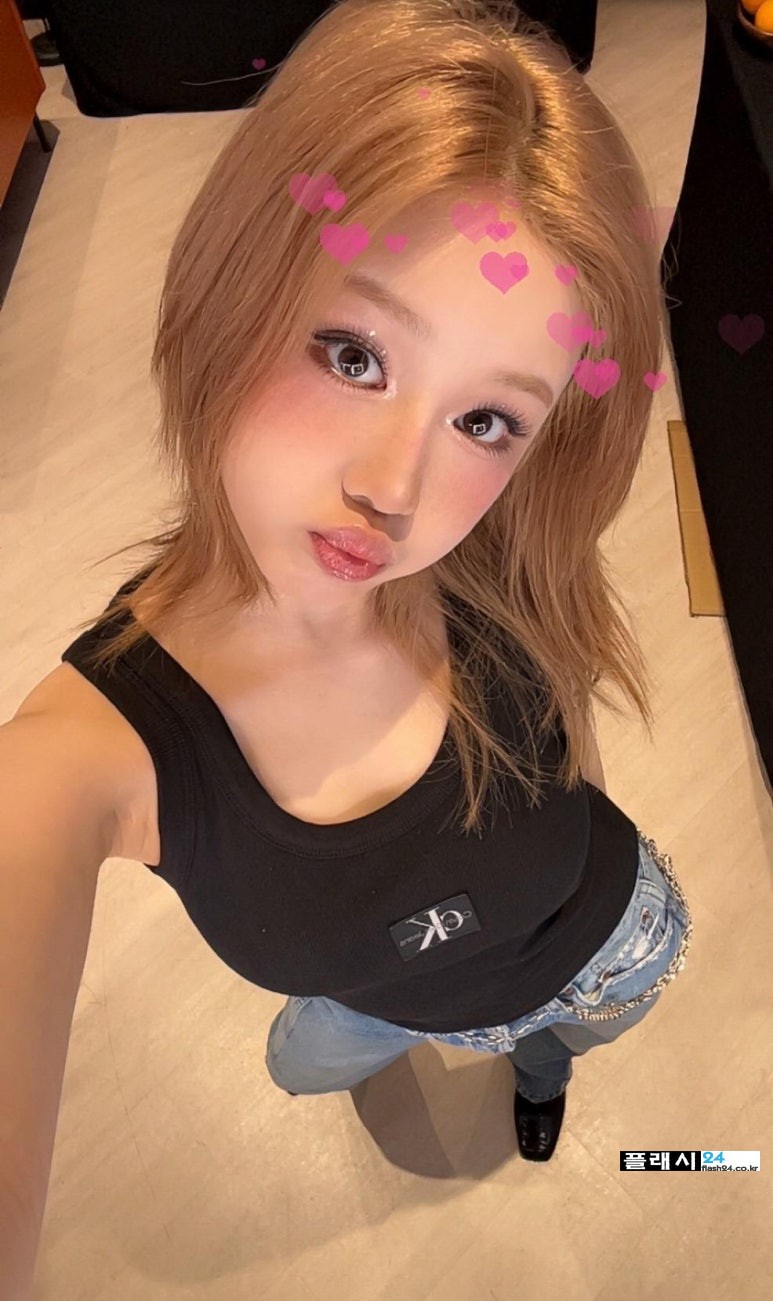 250609-Pharita-Weverse-1.jpg