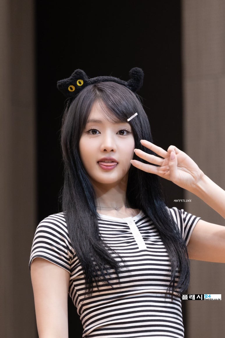 250611-Minnie-at-everline-Fansign-5.jpg