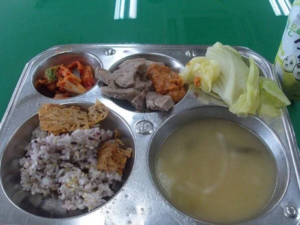 일본인이 올린 한국, 중국, 대만, 일본 급식