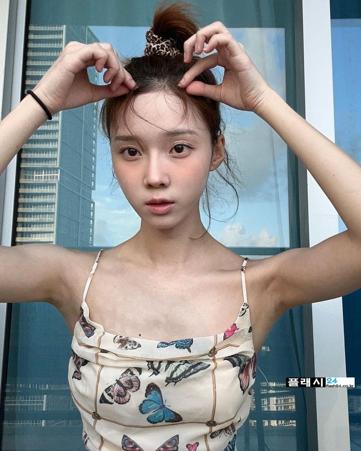 에스파 윈터 아담한 오프숄더