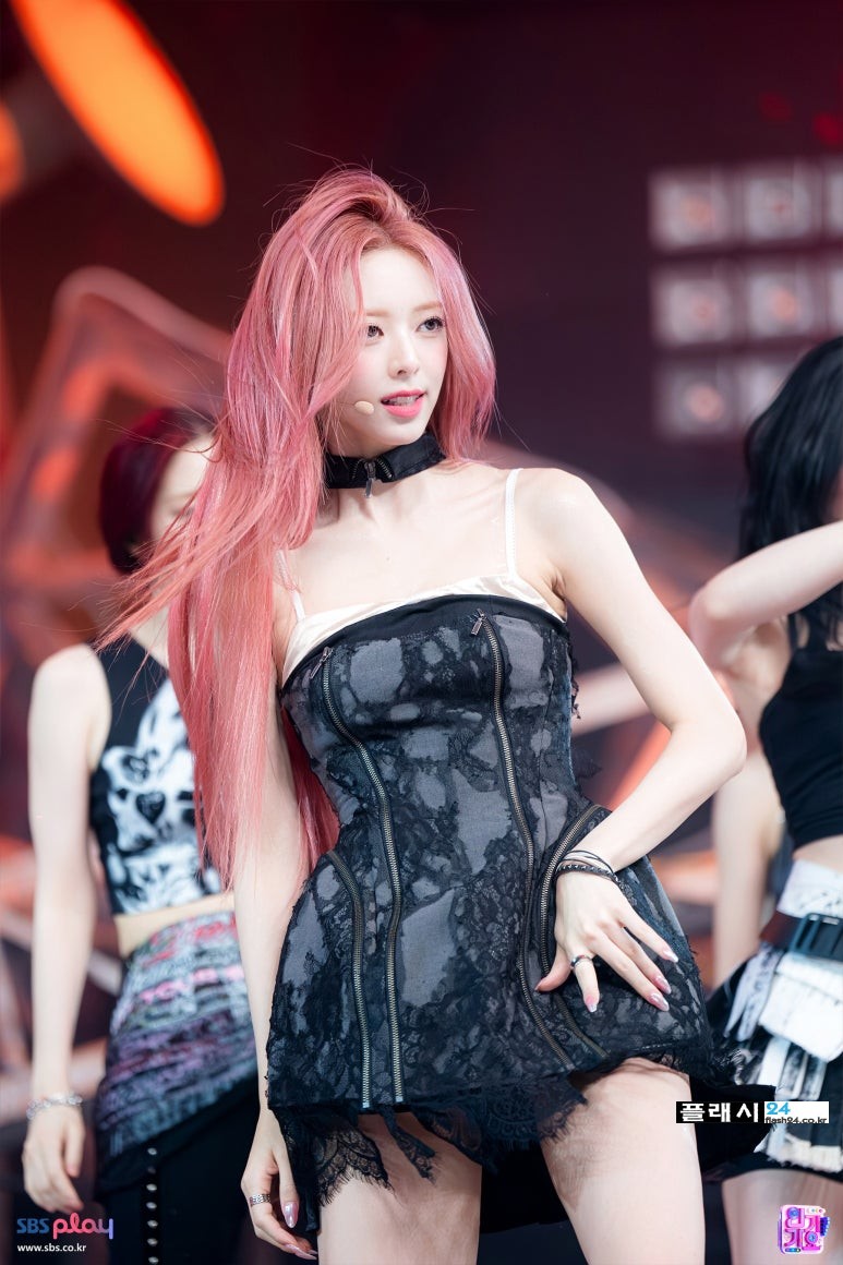 250615-Yuna-Inkigayo-GWBG-1.jpg
