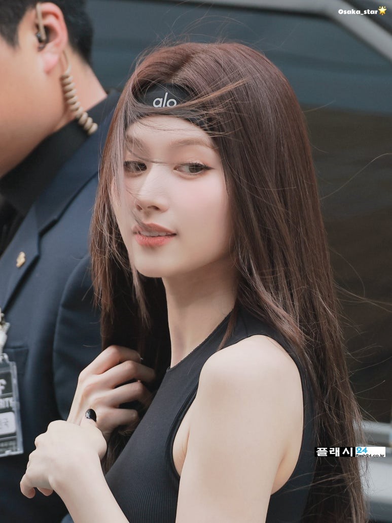 트와이스 사나 봉긋한 나시티