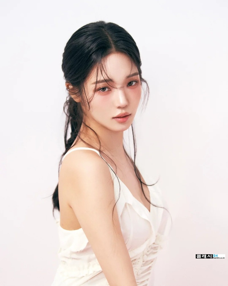 조신한 프로미스나인 노지선 흰 슬림