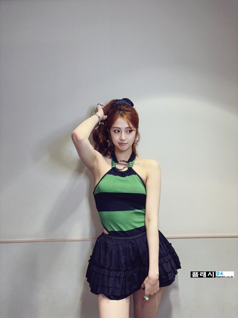 250624-LESSERAFIM-Twitter-Yunjin-4.jpg
