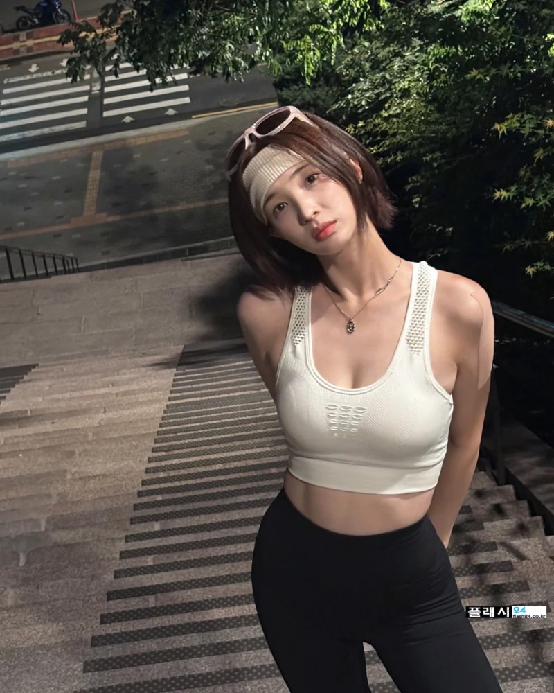 027zfa5su88f1.jpg