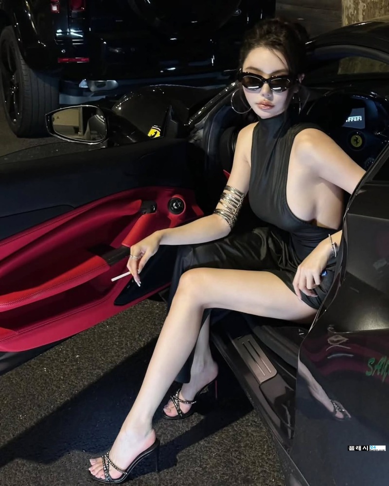 위험해 보이는 자동차 민폐녀