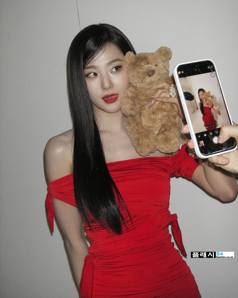 레드벨벳 슬기 타이트한 빨간 원피스