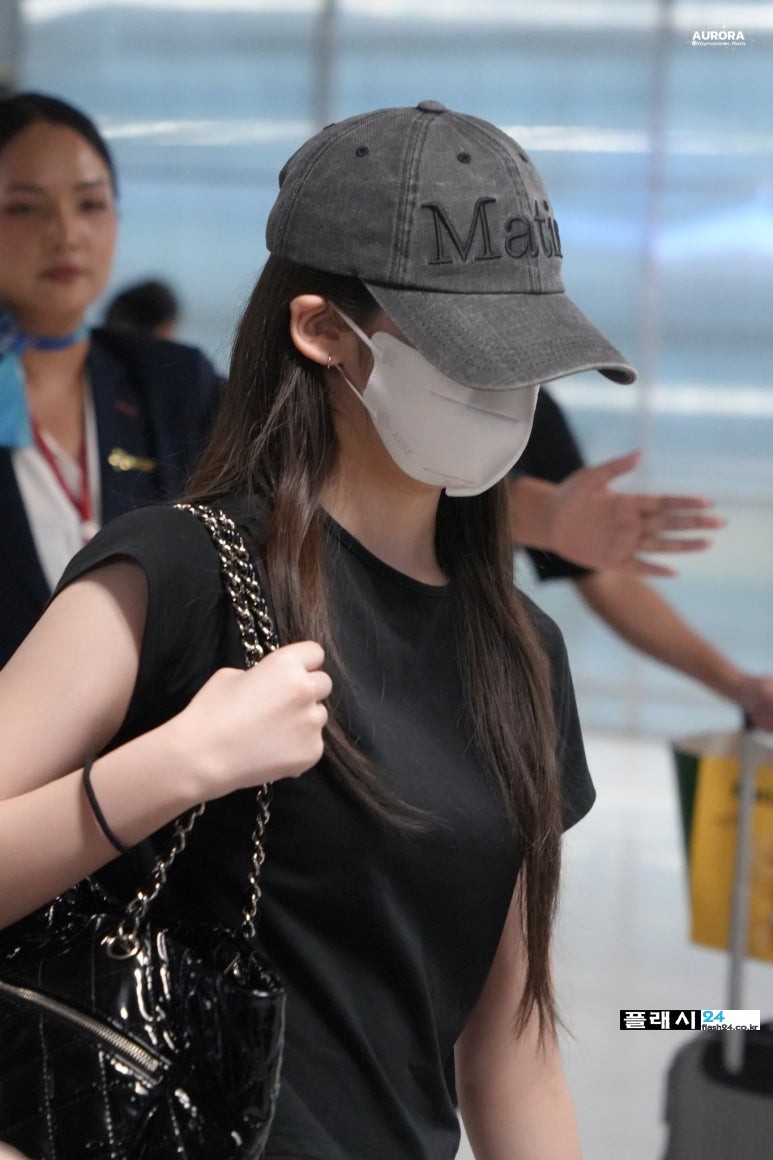 250609-Rora-at-ICN-arrival-7.jpg