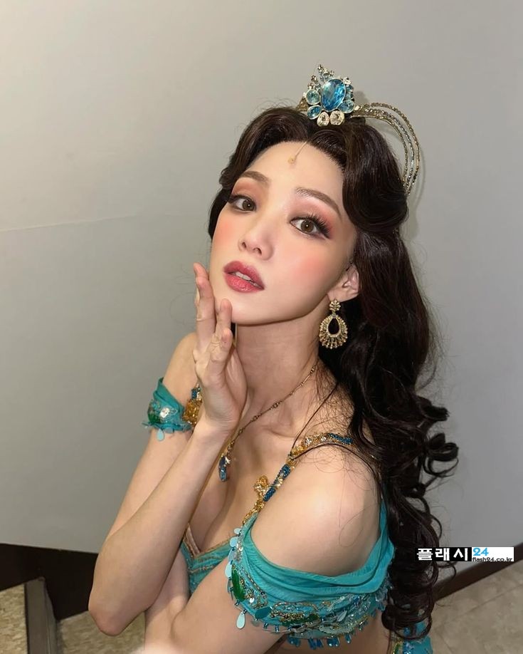 배우 이성경 파격 알라딘 공주