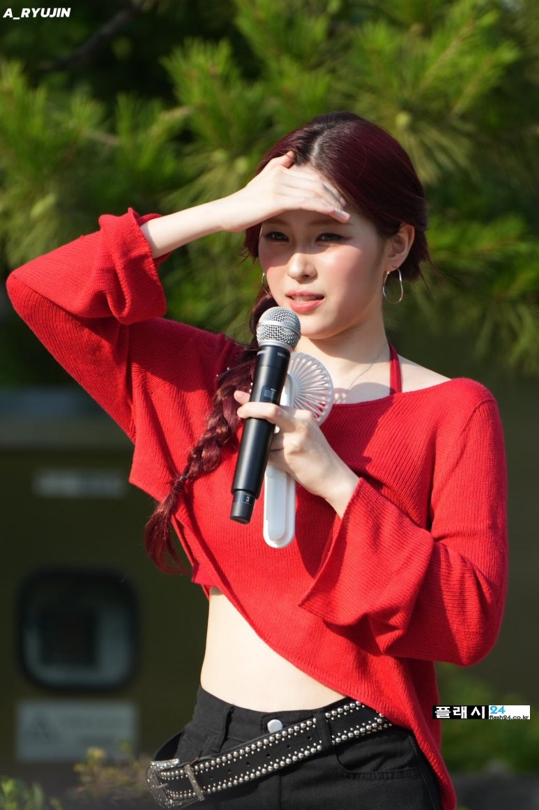 250614-Ryujin-at-MusicCore-MiniFanmeeting-10.jpg