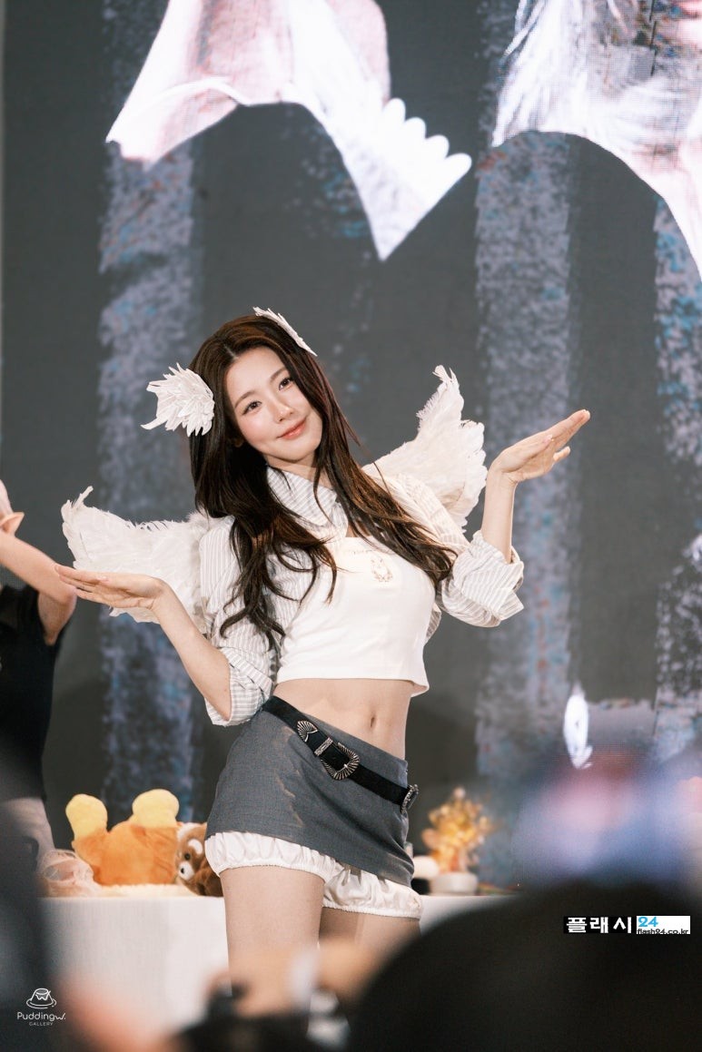 250610-Miyeon-at-BangKok-Fansign-12.jpg