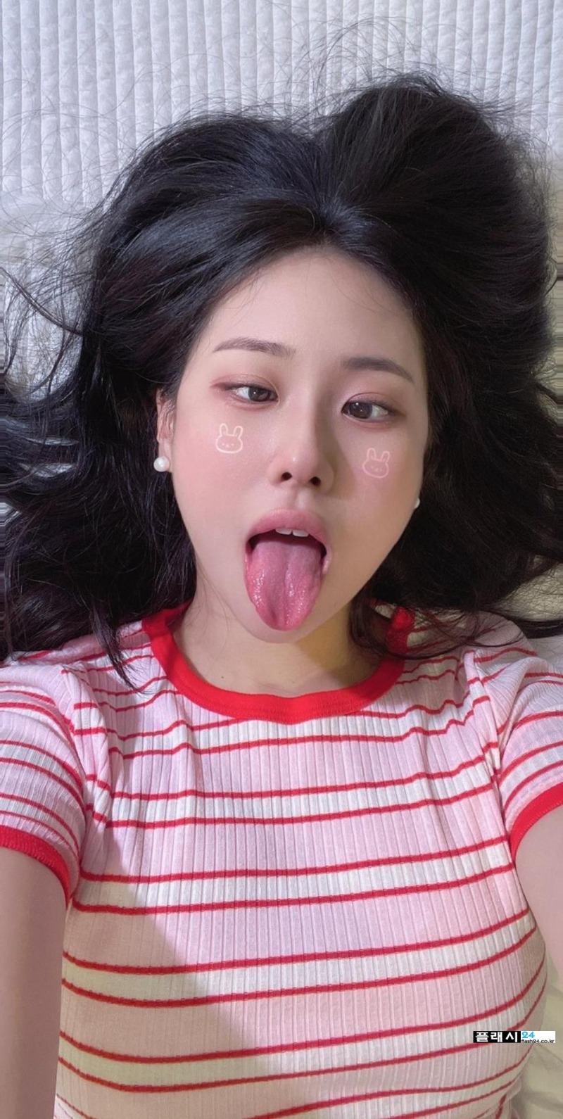 뭔가 자꾸 시키고 싶어지는 처자