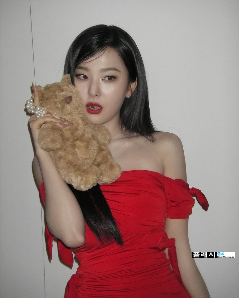 250623-Seulgi-IG-4.jpg