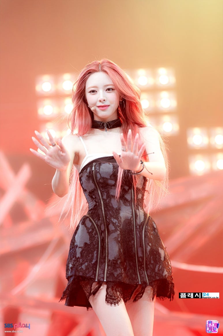 250615-Yuna-Inkigayo-GWBG-2.jpg