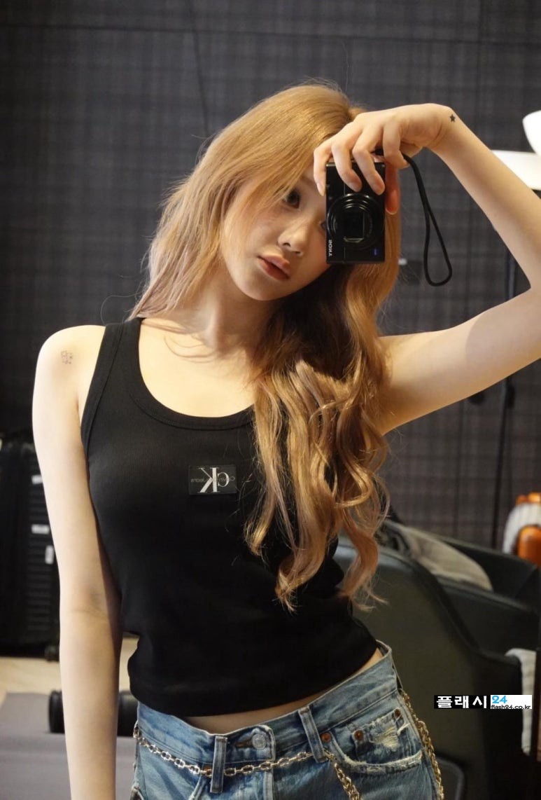 250609-Pharita-Weverse-3.jpg