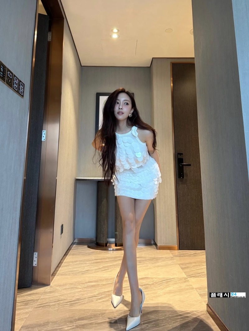 효민 흔한 신혼 여행룩
