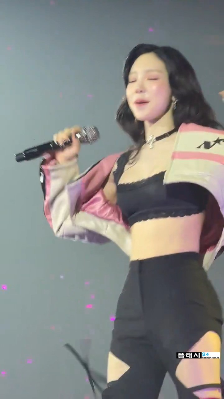 검정 레이스 브라탑 요망한 태연