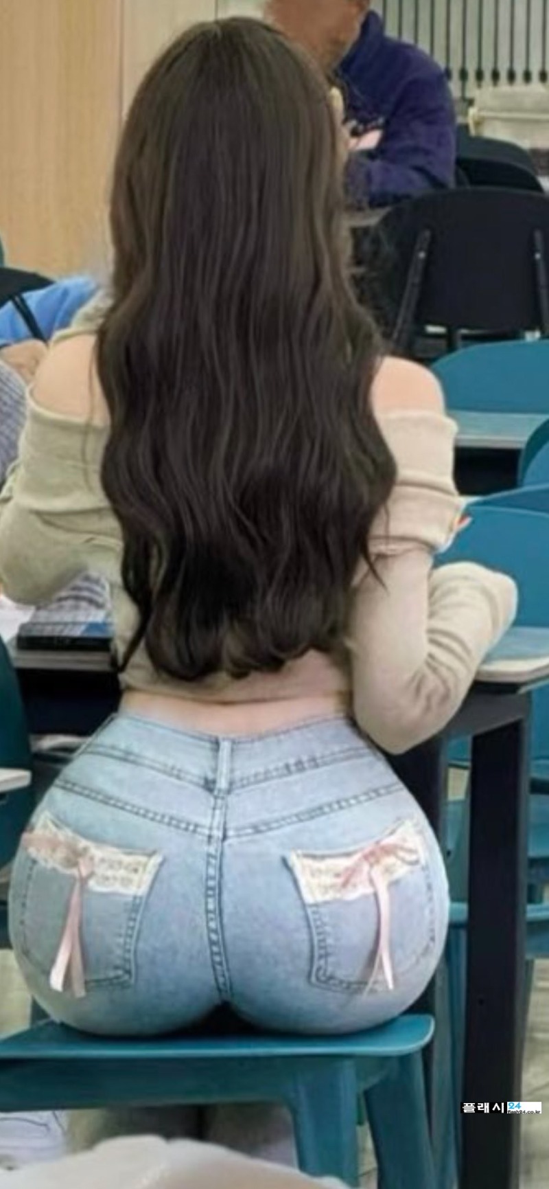 학교 최고의 퀸카 뒤모습