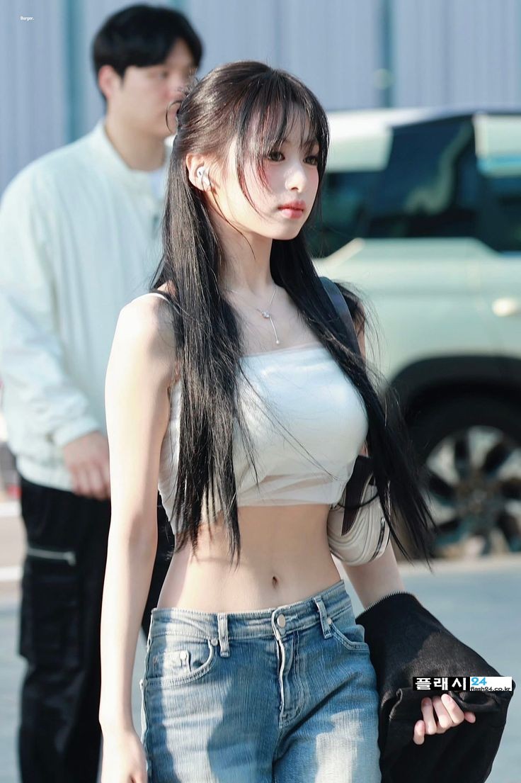 출국하는 베이비몬스터 아현 잡고 싶은 허리