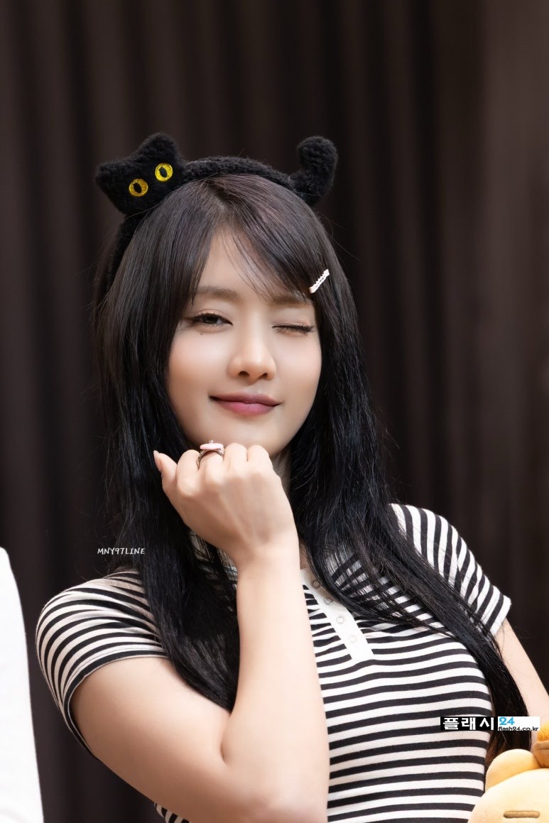 250611-Minnie-at-everline-Fansign-9.jpg