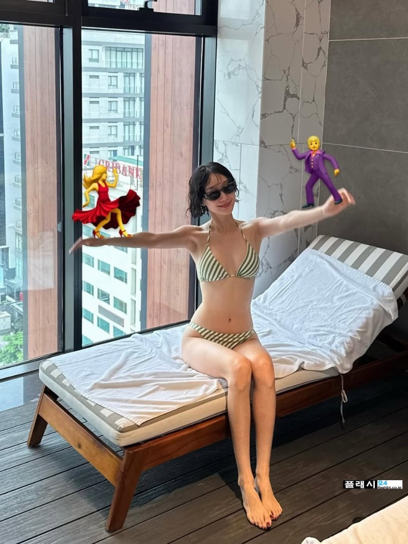 프리스틴 김민경 미끈한 수영복 셀카